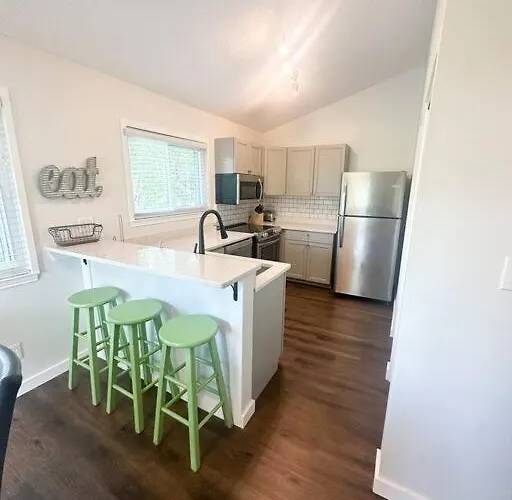 Modern Rocket City Condo -- 3 Min To Mid-City